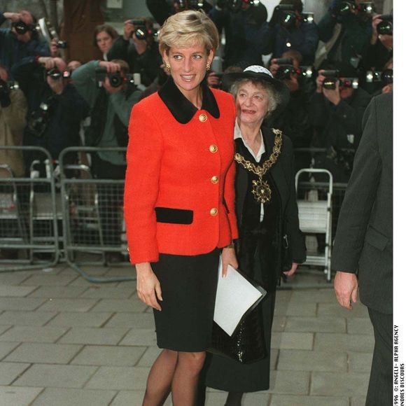 La princesse Diana participant à une oeuvre caritative en Angleterre.
ALPHA AGENCY / BESTIMAGE