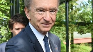 Bernard Arnault ouvre les portes du refuge de Christian Dior : "Je pourrais vivre enfin tranquille" dans ce château entouré de roses et de lavande