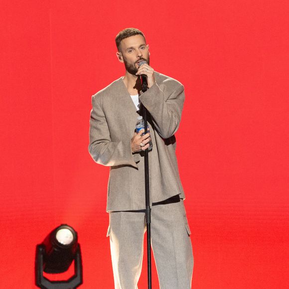 Exclusif - Matt Pokora pour les surprises lors de l'enregistrement de l'émission "La Boîte à secrets", présentée par Faustine Bollaert et diffusée le 17 octobre sur France 3, dans les studios du Lendit à Saint-Denis, France, le 23 septembre 2025. © Cyril Moreau/Bestimage