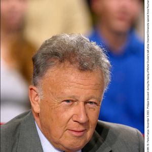 Paris-France, 5 novembre 2003. Philippe Bouvard lors de l'enregistrement de l'émission Vivement Dimanche de Michel Drucker, spéciale Anne Roumanoff.© Jean-Jacques Datchary/ABACA