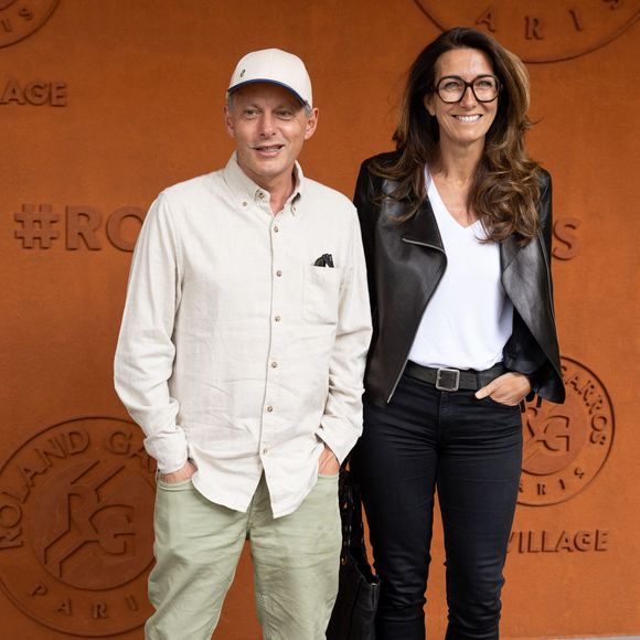Marc-Olivier Fogiel et Anne-Claire Coudray au photocall du village lors des Internationaux de France de Tennis de Roland Garros 2026, à Paris, France, le 5 juin 2026. © Jacovides-Moreau/Bestimage
