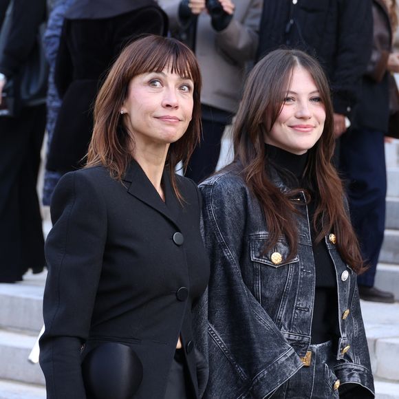 Sophie Marceau et sa fille Juliette Lemley au défilé Schiaparelli "Collection Haute Couture Printemps/Eté 2026" lors de la Fashion Week de Paris, le 26 janvier 2026

© Denis Guignebourg / Bestimage