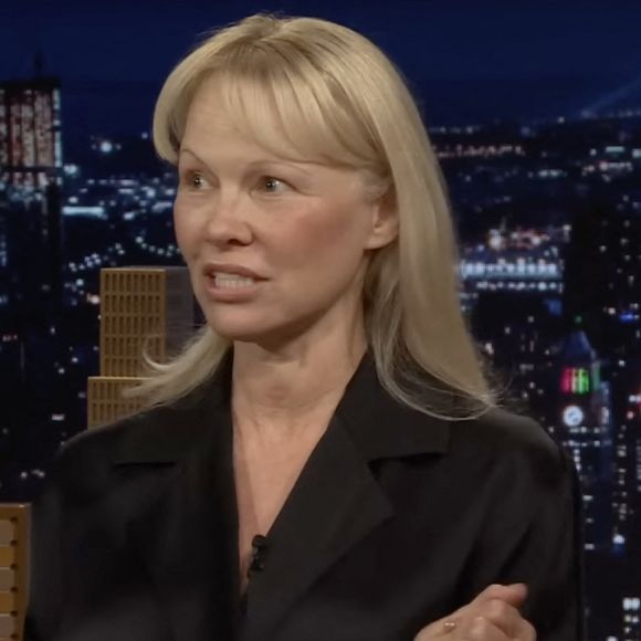 Pamela Anderson invitée sur le plateau de l'émission de Jimmy Fallon sur NBC