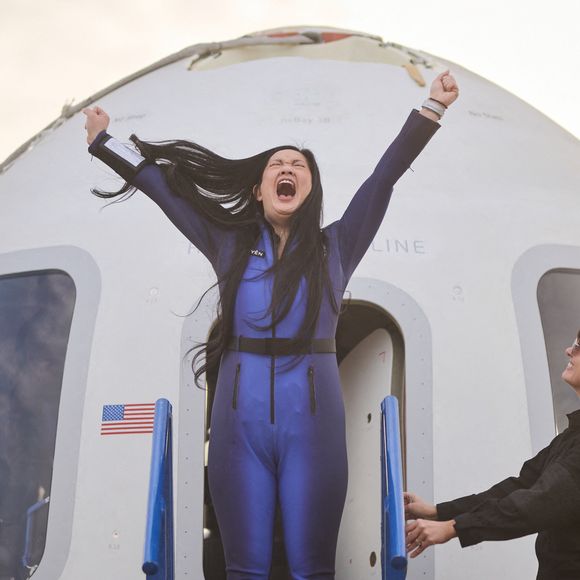 Amanda Nguyen - La chanteuse américaine Katy Perry s'est envolée lundi 14 avril 2025 à plus de 100 kilomètres d'altitude à bord d'une fusée de Blue Origin, l'entreprise spatiale du fondateur d'Amazon. Elle était accompagnée de cinq autres femmes, la journaliste Gayle King, l’ingénieure aérospatiale Aisha Bowe, l’activiste Amanda Nguyen, la productrice Kerianne Flynn et Lauren Sánchez, pilote et compagne de Jeff Bezos, fondateur de Blue Origin. © Blue Origin via Bestimage