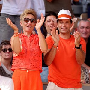 Elodie Gossuin et son mari Bertrand Lacherie dans les Tribunes lors des Internationaux de France de Tennis de Roland Garros 2026. Paris, le 30 mai 2026. ©  Dominique Jacovides / Bestimage