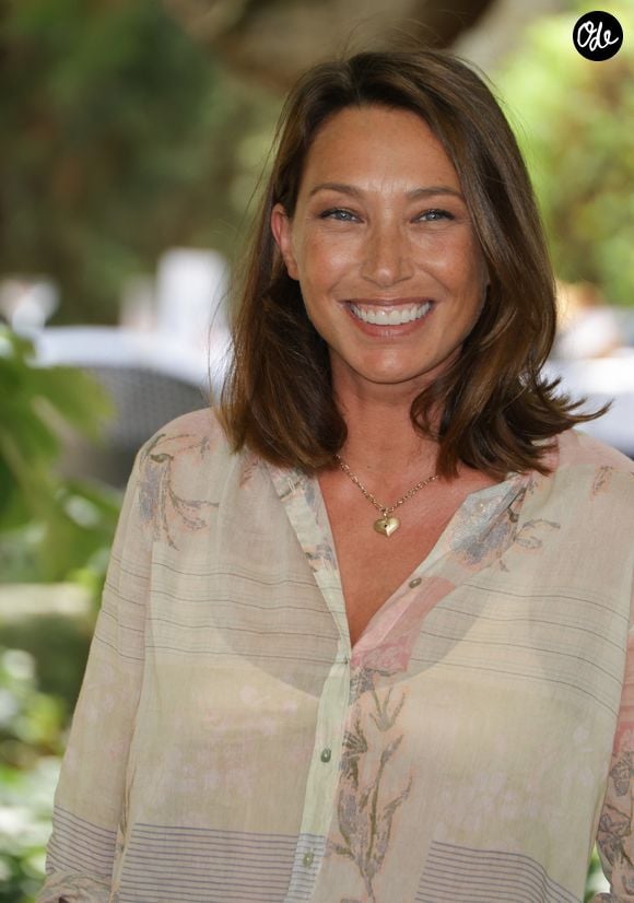 "Dans des moments où tu es très triste, tu ne pleures pas. Le cœur se ferme (...), c’est ton corps qui se protège", a-t-elle confié.

Laura Smet au photocall du film "Surface" lors de la 18ème édition du Festival du Film Francophone de Angoulême (FFA) le 26 août 2025.

© Coadic Guirec / Bestimage