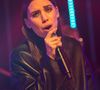 A 40 ans, Lykke Li est une artiste suédoise qui a réussi le pari de faire connaître sa voix et son nom sur toute la planète...

Lykke Li sur la scène 2 du 6 Music Festival- Victoria Warehouse, Manchester. Photo Alamy/Abaca
