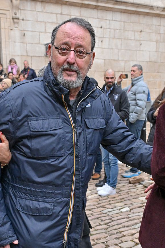 Jean Reno assistant à la 164e Vente des Vins des Hospices de Beaune à Beaune, France. Photo de Julien Reynaud/APS-Medias/ABACAPRESS.COM
