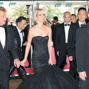 Johnny et Laeticia Hallyday - Montée des marches du film "Vengeance" au 62e Festival de Cannes le 17 mai 2009 DANIEL ANGELI / BESTIMAGE