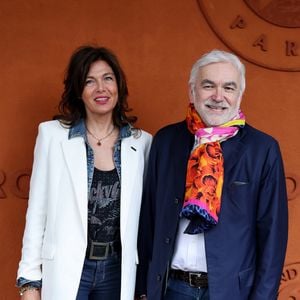 Cathy Bancarel et son compagnon Pascal Praud au village lors des Internationaux de France de tennis de Roland Garros 2024, à Paris, France, le 1er juin 2024. © Jacovides-Moreau/Bestimage