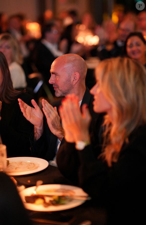 Julien Arruti lors de la soirée annuelle de gala de l'association Hope au pavillon Gabriel à Paris le 14 octobre 2025.
L’association HOPE propose, à travers l’équithérapie et de nombreux ateliers artistiques, un accompagnement destiné aux femmes qui, après l’annonce de leur cancer, souhaitent se reconstruire émotionnellement et retrouver confiance en elles, au-delà du parcours médical.

© Anne-Sophie Guebey / Bestimage