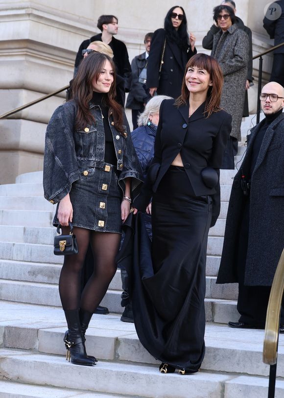 Sophie Marceau et sa fille Juliette Lemley au défilé Schiaparelli "Collection Haute Couture Printemps/Eté 2026" lors de la Fashion Week de Paris, le 26 janvier 2026

© Denis Guignebourg / Bestimage