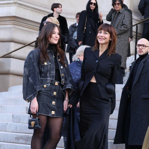 Sophie Marceau et sa fille Juliette Lemley au défilé Schiaparelli "Collection Haute Couture Printemps/Eté 2026" lors de la Fashion Week de Paris, le 26 janvier 2026

© Denis Guignebourg / Bestimage