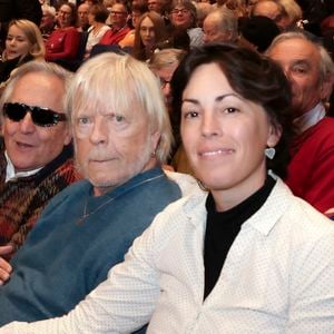 Mais le couple n'est pas tout seul à la maison apprend-on grâce à "Télérama"

Exclusif - Gilbert Montagné, Renaud et sa femme Cerise dans le public du concert de Hugues Aufray au Le Dôme de Paris 

© Jack Tribeca / Bestimage