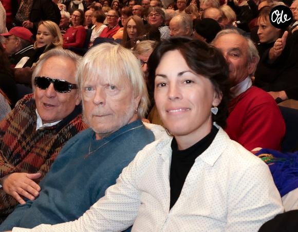 Mais le couple n'est pas tout seul à la maison apprend-on grâce à "Télérama"

Exclusif - Gilbert Montagné, Renaud et sa femme Cerise dans le public du concert de Hugues Aufray au Le Dôme de Paris 

© Jack Tribeca / Bestimage