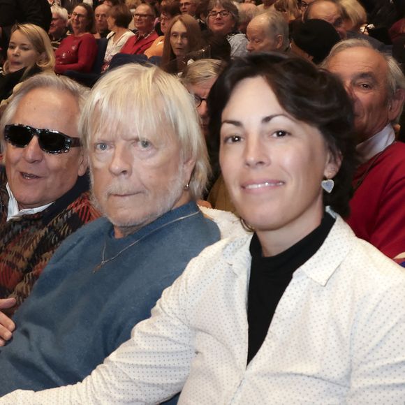 Mais le couple n'est pas tout seul à la maison apprend-on grâce à "Télérama"

Exclusif - Gilbert Montagné, Renaud et sa femme Cerise dans le public du concert de Hugues Aufray au Le Dôme de Paris 

© Jack Tribeca / Bestimage