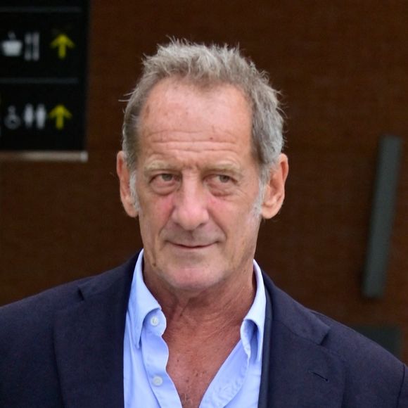 Il sera prochainement à l'affiche de la nouvelle adaptation cinématographique du roman culte de Victor Hugo baptisé "Les Misérables"

Vincent Lindon assiste à la projection de « Un Bon Petit Soldat » lors de la 83e Mostra de Venise, à la Sala Grande, le 9 septembre 2026 à Venise, en Italie.
Crédit : Backgrid UK/ Bestimage