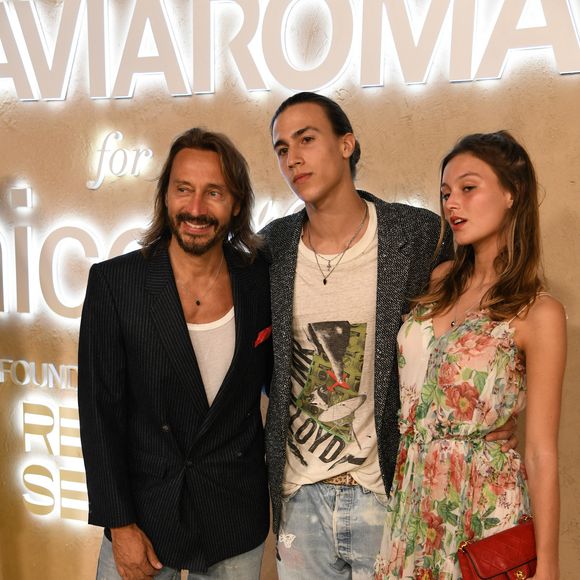 Bob Sinclar avec ses enfants Raphaël et Paloma  Le Friant au photocall de la soirée LuisaViaRoma for UNICEF Winter Gala à Saint-Barthélemy le 29 décembre 2022.