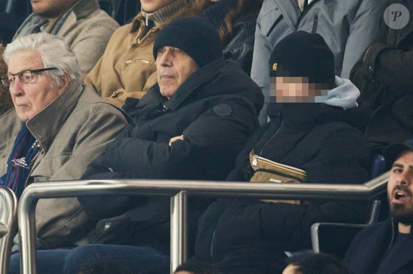 Julien Clerc et son fils Léonard dans les tribunes lors du match de Ligue Des Champions 2024-2025 (LDC) "PSG - Brest (7-0)" au Parc Des Princes, le 19 février 2025.
© Cyril Moreau/Bestimage