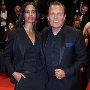 Il souhaite prendre plus de temps pour se consacrer à ses six enfants et à sa femme Anaïs

Anais Pedri et Jean-Roch Pedri sur le tapis rouge de la projection Alpha lors du 78ème Festival de Cannes au Palais des Festivals le 19 mai 2025 à Cannes, France. Photo par Jerome Domine/ABACAPRESS.COM