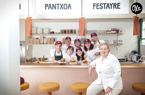 Exclusif - La cheffe étoilée Hélène Darroze vient d'ouvrir un nouveau restaurant bistronomique dédiée aux burgers haut de gamme "Jòia Bun" au 16 de la rue Michodière dans le 2ème arrondissement de Paris, France, le 16 mars 2023.  © Jack Tribeca/Bestimage