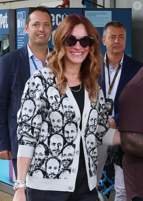 Julia Roberts (habillée en Celine) arrive à la 82ème édition du festival international du film de Venise (La Mostra) le 27 août 2025.

© Denis Guignebourg / Bestimage