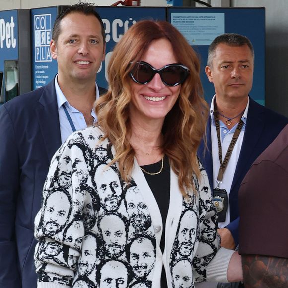 Julia Roberts (habillée en Celine) arrive à la 82ème édition du festival international du film de Venise (La Mostra) le 27 août 2025.

© Denis Guignebourg / Bestimage