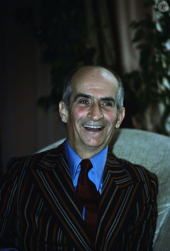 Archives - En France, à Paris, l'acteur Louis de Funès chez lui le 11 octobre 1976. Alain Canu via Bestimage