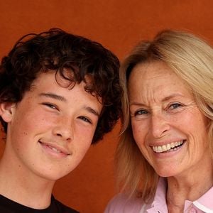 Estelle Lefébure et son fils Giulano Ramette au photocall du village lors des Internationaux de France de Tennis de Roland Garros 2026, à Paris, France, le 29 mai 2026. © Dominique Jacovides/Bestimage