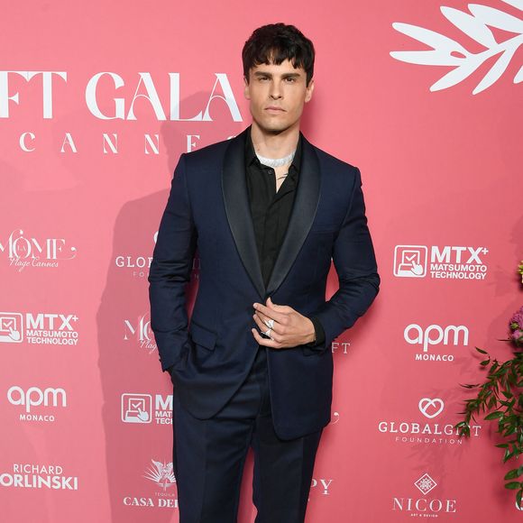 Baptiste Giabiconi au photocall de la soirée du "Globa Gift Gala" lors du 78ème Festival International du Film de Cannes, le 19 mai 2025.
© Lionel Urman/Bestimage