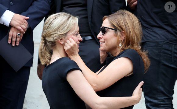 Léa Salamé, Audrey Crespo-Mara - Sorties des obsèques de Thierry Ardisson en l’église Saint-Roch de Paris, France, le 17 juillet 2025. 

© Clovis-Jacovides/Bestimage