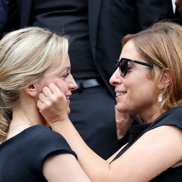 Léa Salamé, Audrey Crespo-Mara - Sorties des obsèques de Thierry Ardisson en l’église Saint-Roch de Paris, France, le 17 juillet 2025. 

© Clovis-Jacovides/Bestimage