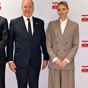Le prince Albert II de Monaco et la princesse Charlene ont visité en compagnie de M. Thomas Bataglione, l'administrateur et directeur général de la SMEG, le nouveau siège social de la société, installé dans le quartier de Fontvieille à Monaco, le 15 octobre 2025. © Bruno Bebert / Bestimage