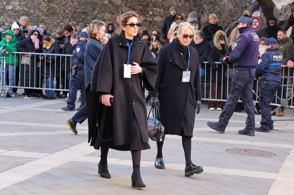 Théa Charrier (fille de Nicolas-Jacques Charrier, petite fille de Brigitte Bardot), Anne-Line Bjerkan (femme de Nicolas-Jacques Charrier) - Arrivées aux obsèques de Brigitte Bardot en l'église Paroissiale Notre-Dame-de-l'Assomption de Saint-Tropez, France, le 7 janvier 2026. © Jacovides-Moreau/Bestimage