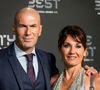Zinedine Zidane a partagé deux photos de ses vacances estivales avec Véronique, révélant un joli moment de complicité en pleine mer.

Zinedine Zidane et sa femme Véronique - Les célébrités arrivent à la cérémonie des Trophées Fifa au Royal Festival Hall à Londres, Royaume Uni. © Cyril Moreau/Bestimage