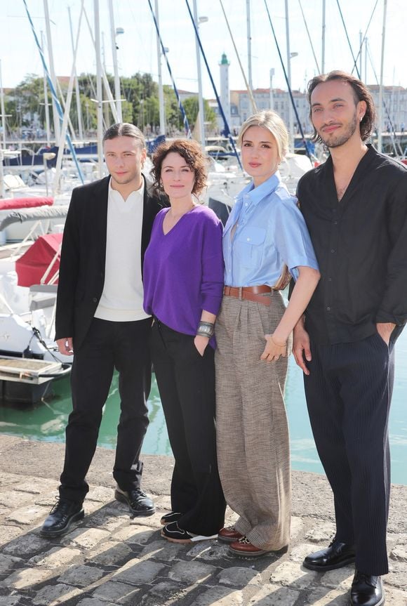 Lucien Belves, Elsa Lunghini, Sabine Perraud, Galaad Quenouillere - Photocall de la série "Ici tout commence" lors de la 26ème Edition du Festival de la Fiction de La Rochelle. Le 14 septembre 2024
© Patrick Bernard / Bestimage