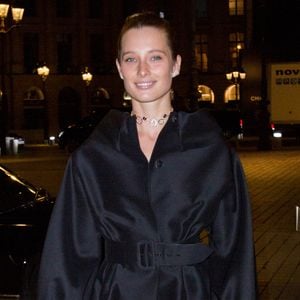 Ilona Smet est arrivée au défilé de mode Messika - Kate Moss High Jewelry lors de la semaine de la mode à Paris le 03 octobre 2021 à Paris, France. Photo Nasser Berzane/Abaca