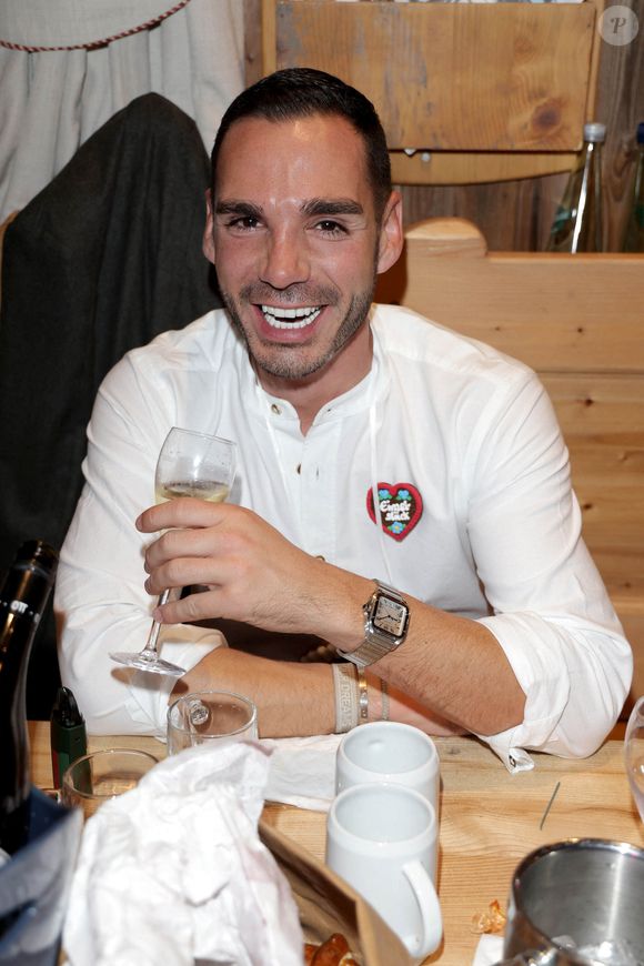 Ralph Schumacher avec son compagnon Etienne Bousquet-Cassagne (ancien élu du Lot-et-Garonne et candidat RN aux municipales de Villeneuve-sur-Lot) à la "Fête de la Bière 2024 (oktoberfest)" à Munich, le 22 septembre 2024.
API / BESTIMAGE