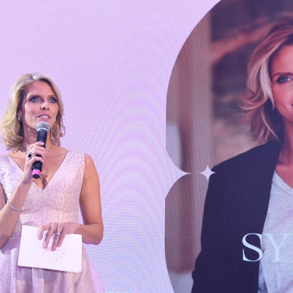 Sylvie Tellier - Soirée de gala du 10ème anniversaire de l’association "Les Bonnes Fées" à l’Hôtel The Peninsula Paris le 8 octobre 2025. The Peninsula Paris renouvelle son soutien dans la campagne Octobre Rose au côté de l’artiste G.Sardin.
 © Rachid Bellak/Bestimage