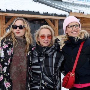 Chloé Jouannet, Audrey Lamy, Alexandra Lamy - Les célébrités prennent le volant sur le circuit sur glace Skoda dans le cadre du 27ème festival International du Film de Comédie de l'Alpe d'Huez, le 19 janvier 2023. Photo par Dominique Jacovides / Bestimage