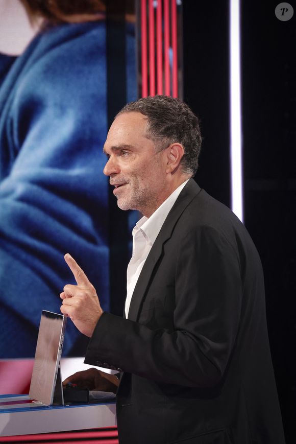 Exclusif - Yann Moix, sur le plateau de l’émission « Pascale, Eric, Yann et les autres » présentée par P. de la Tour du Pin et diffusée en direct sur C8, Paris, France, le 03 septembre 2024. © Jack Tribeca / Bestimage