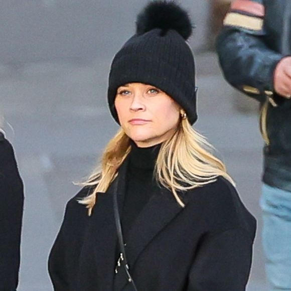 Mais aussi à Reese Witherspoon ! En plus de ses admirateiurs, Joe Marinelli laisse derrière lui son épouse Jean Marinelli et leurs deux enfants.

Reese Witherspoon et sa fille Ava Elizabeth Phillippe se baladent dans les rues de Paris, France, le 24 janvier 2024. (AGENCE / BESTIMAGE).