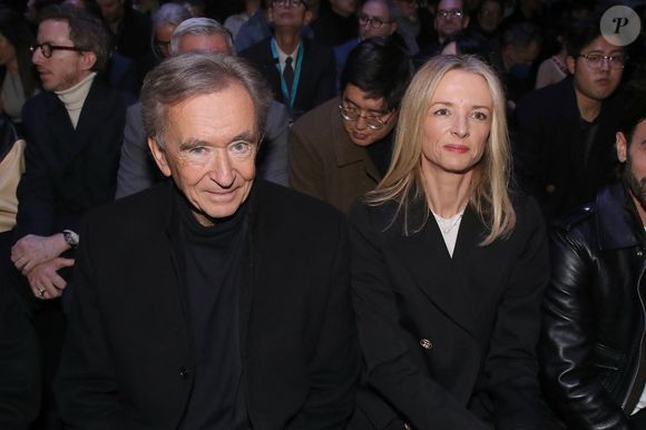 Bernard Arnault et sa fille Delphine Arnault au Font Row du défilé Louis Vuiton lors de la Fashion Week Homme automne-hiver 2023/24 de Paris, France, le 19 janvier 2023. © Bertrand Rindoff Petroff/Bestimage