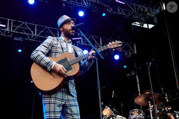 L’artiste avoue que la seule chose qui lui manque est l’effervescence musicale des grandes villes.

Charlie Winston en concert pendant le festival 'Noches del Botánico' à Madrid en Espagne, le 16 juillet 2019.