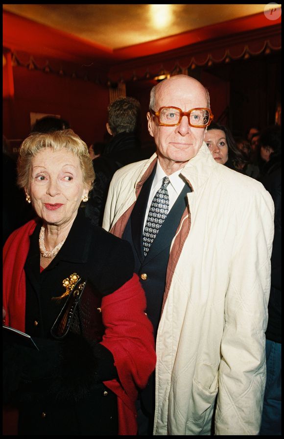 Heureusement, elle a pu compter sur le soutien des internautes qui ont exprimé toute leur admiration pour son grand-père.

Archives – Jacques François dans les loges lors de la générale de la pièce "Art" au Théâtre Hébertot à Paris - 19/10/1994

Photo : BERTRAND RINDOFF PETROFF / BESTIMAGE