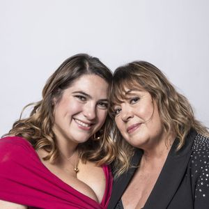 Exclusif -  Charlotte Gaccio et sa mère Michèle Bernier - Studio - Enregistrement de l'émission "La chanson secrète", présentée par N.Aliagas et diffusée le 29 décembre sur TF1
© Guillaume Gaffiot-Cyril Moreau / Bestimage