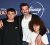 Le 30 août 2021, il annonçait leur séparation sur Instagram avec ces mots : "Après 15 ans, notre histoire avec Aminata s'arrête." 

Gil Alma avec ces ses enfants Sacha et Charlie - Avant-première du film "Pinocchio" au Grand Rex à Paris le 7 septembre 2022. © Coadic Guirec/Bestimage