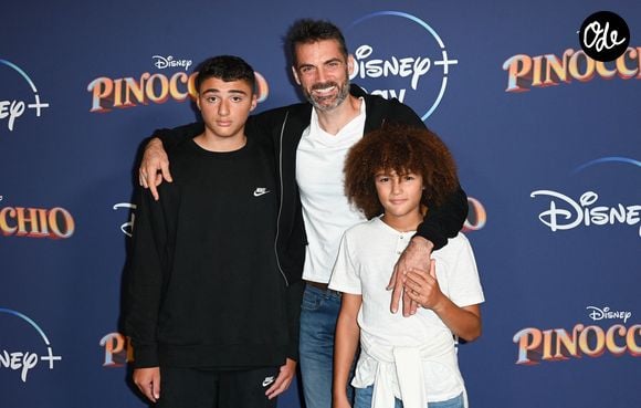 Le 30 août 2021, il annonçait leur séparation sur Instagram avec ces mots : "Après 15 ans, notre histoire avec Aminata s'arrête." 

Gil Alma avec ces ses enfants Sacha et Charlie - Avant-première du film "Pinocchio" au Grand Rex à Paris le 7 septembre 2022. © Coadic Guirec/Bestimage
