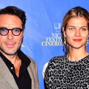 Nicolas Bedos, le président du Jury, et sa compagne Pauline Desmonts lors de la soirée de clôture de la 3eme édition du Festival Cinéroman à Nice, le 24 octobre 2021. © Bestimage / Bruno Bebert