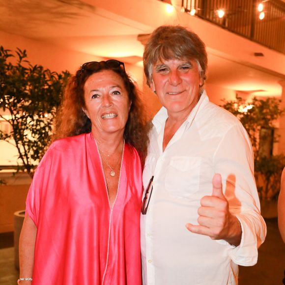 L’humoriste Tex et son épouse se sont joints à la fête, tout comme le prince Mubarak Al Sabah du Koweït.

Tex avec sa femme Béatrice lors de la fête d'anniversaire de M.Gargia (85 ans)  à l'Hôtel de Paris à Saint-Tropez le 20 août 2025.

© Franz Chavaroche / Bestimage